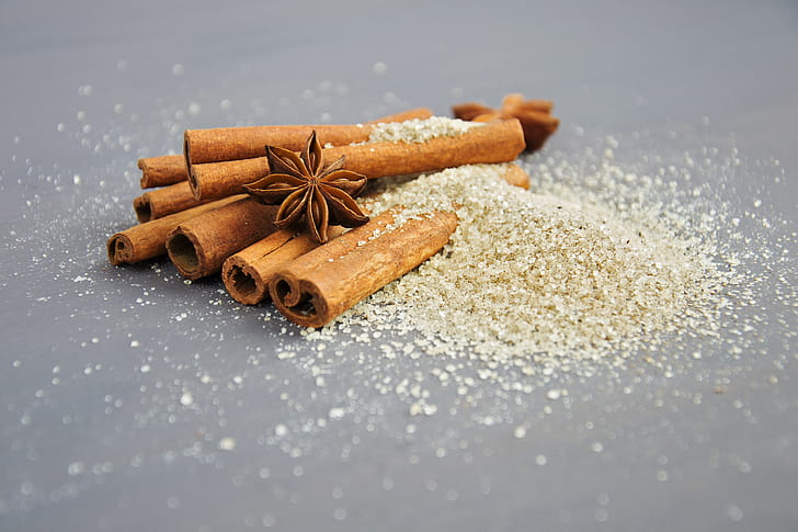 closeup photography of brown star anis and cinnamon