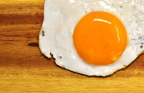 shallow photography of sunny side-up egg