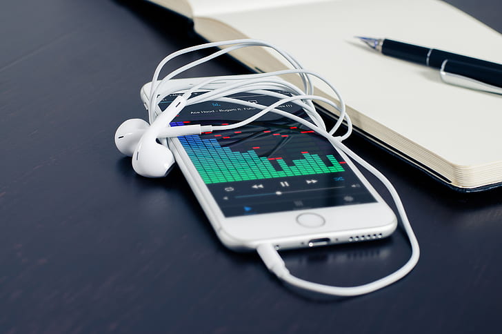turn-on music player with plug-in EarPods