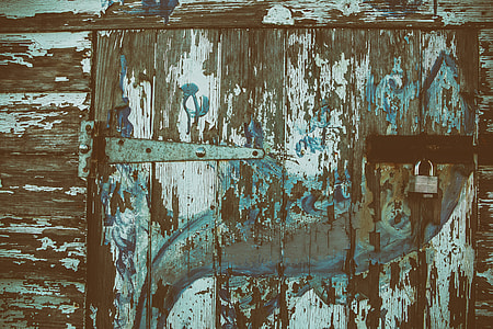 Wide-angle shot of an old lock-up hut with faded textures, image captured with a Canon 5D
