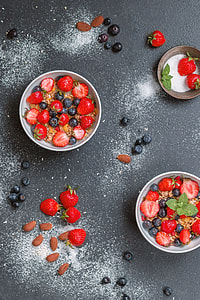 photography of strawberries on bowl