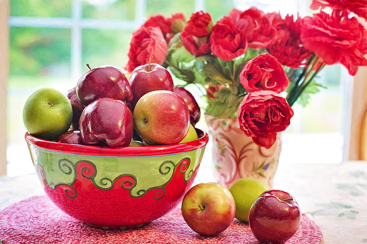 green and red apple table centerpiece