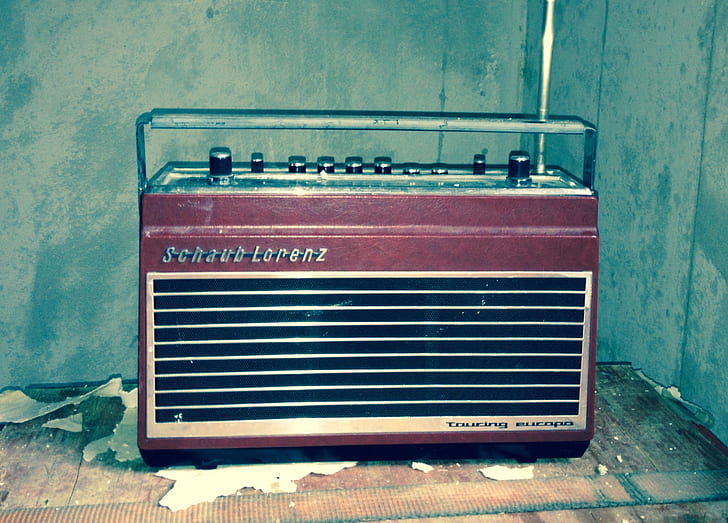 maroon and white Schaub Lorenz transistor radio