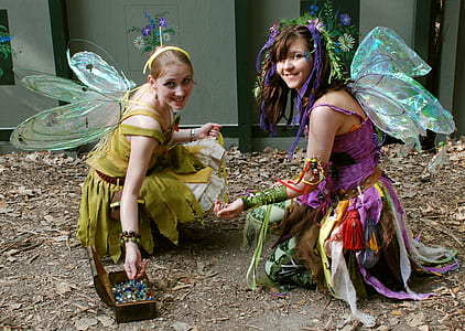 two fairy costplayers