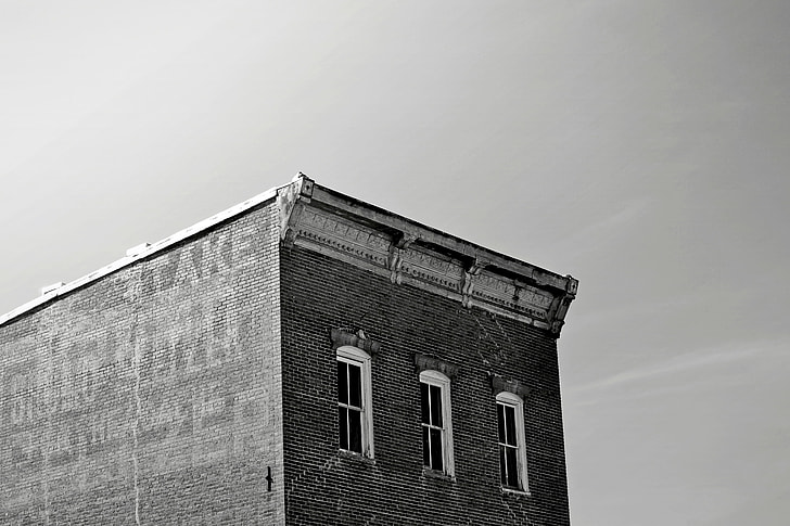 B&W Worn-Out-Building