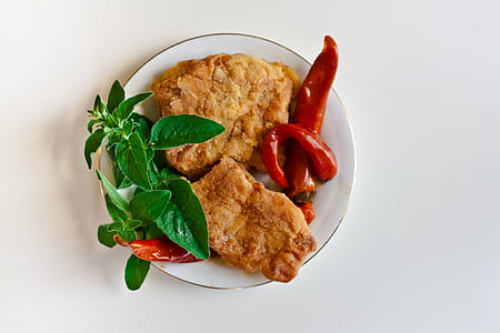 Fried fish with chili pepper and mint