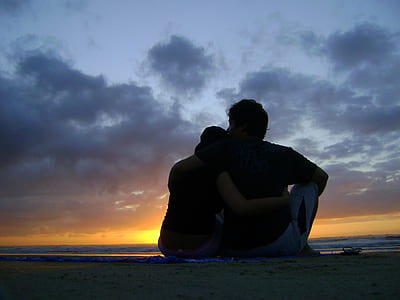 silhoutte of man and woman during the horizon