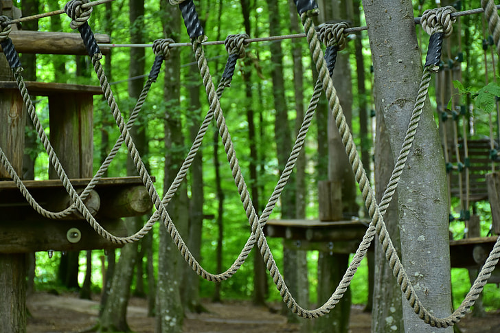 gray hanging rope obstacle