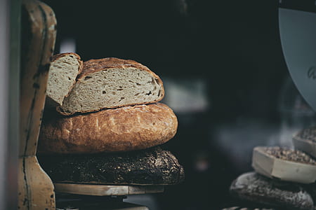 close-up photography of baked bread