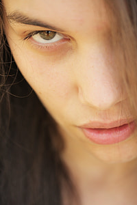 closeup photo of woman's face