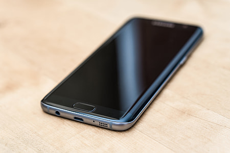 black Samsung Galaxy Android smartphone