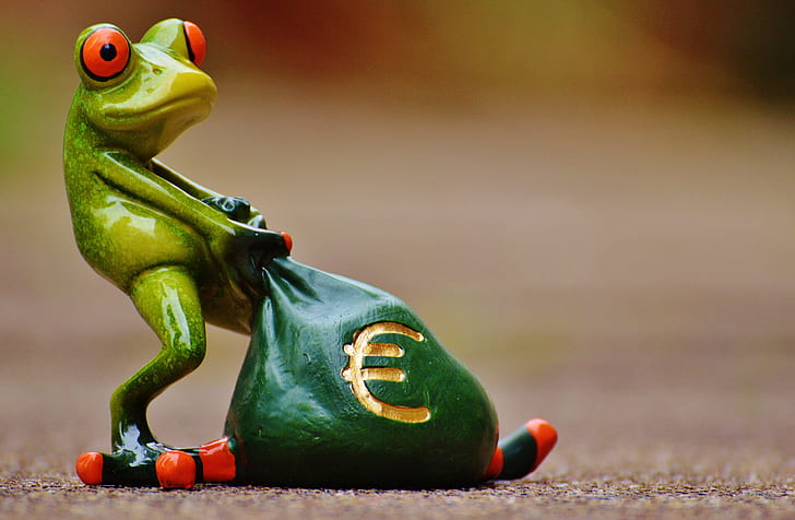 frog pulling cash bag figurine