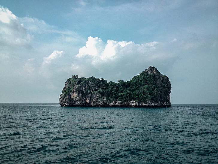 island in the middle of the ocean