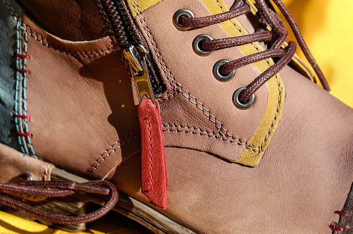 unpaired brown leather side-zip lace-up shoe