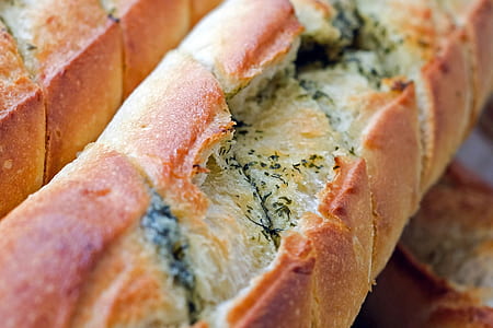 shallow focus photography of a bread