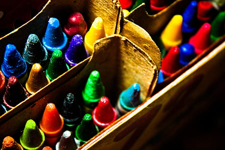closeup photo of box filled with crayons