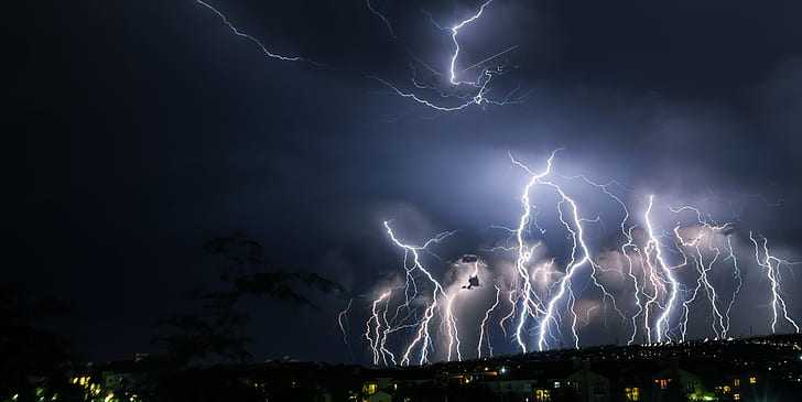 photography of thunder strike