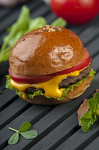 shallow focus photography of hamburger
