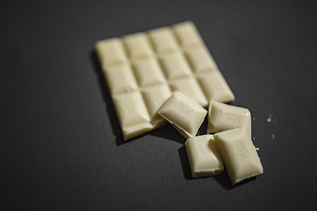 White and nut chocolate bars