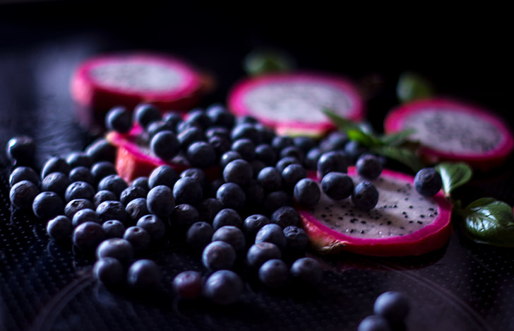 Bluberries and dragon fruit