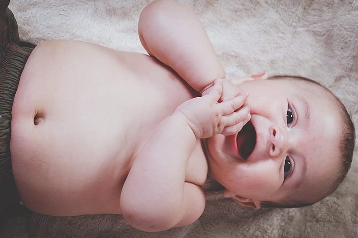 shallow focus photography of topless baby