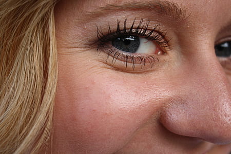 close up photo of eye