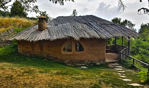 closeup photography of brown nipa hut with chimney