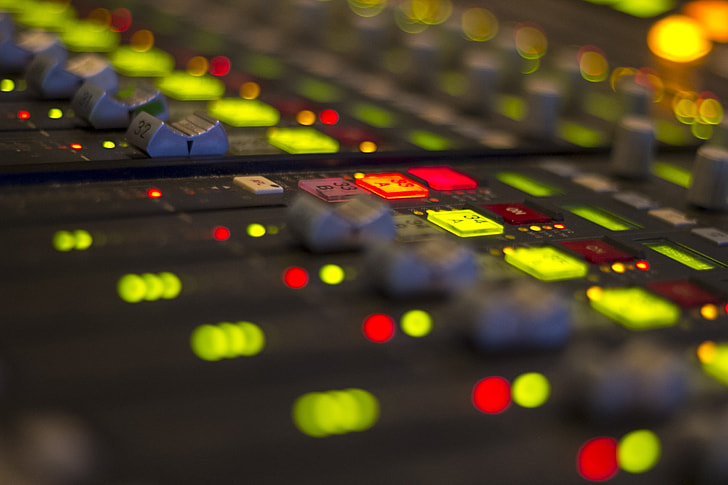 closeup photography of audio mixe