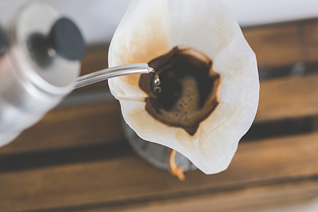 Brewing coffee with Chemex