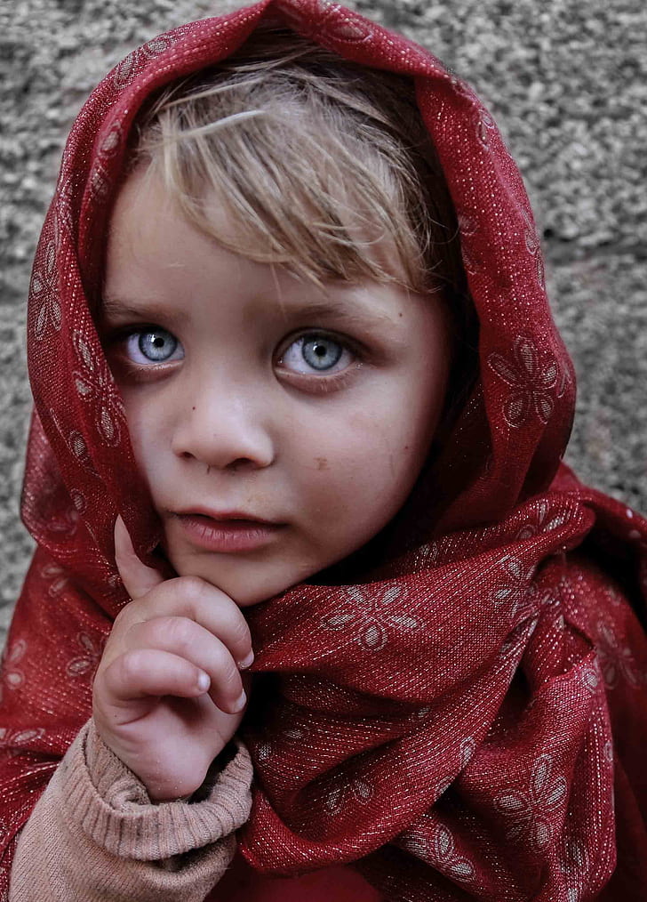 blue eyes, child, girl, portrait, shawl, street