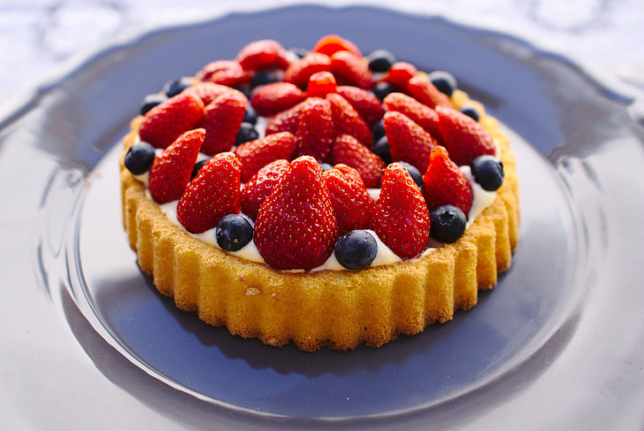 pie with strawberry fruits