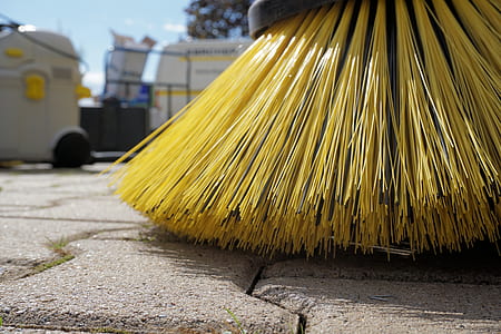 close-up photography of yellow floor brush