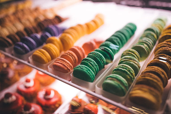depth of field photography of macaroons
