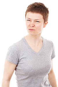 woman wearing gray v-neck t-shirt