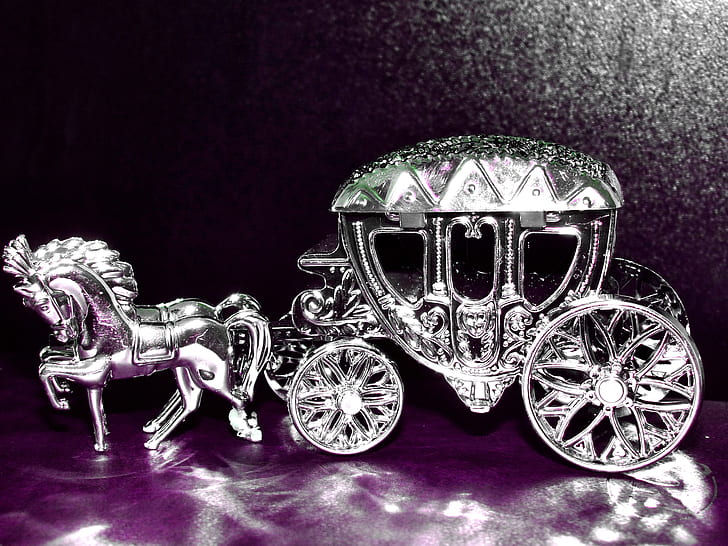 silver-colored horse carriage figurine