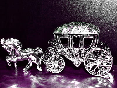 silver-colored horse carriage figurine