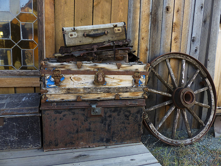 carriage wheel and chest boxes
