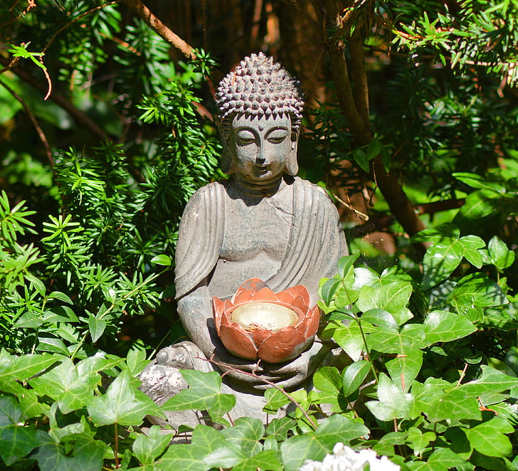 Dyanara Mudra statuette on garden