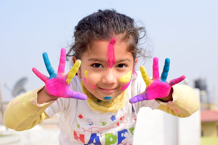 girl with paint on hands