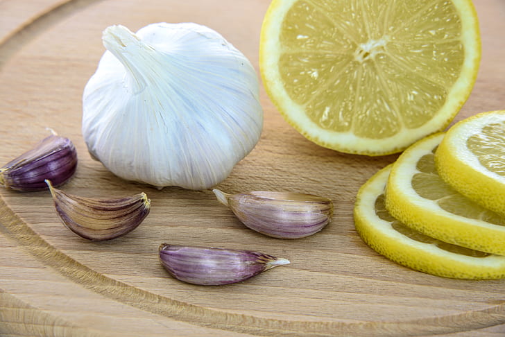 garlic, American lemon, and onion on table