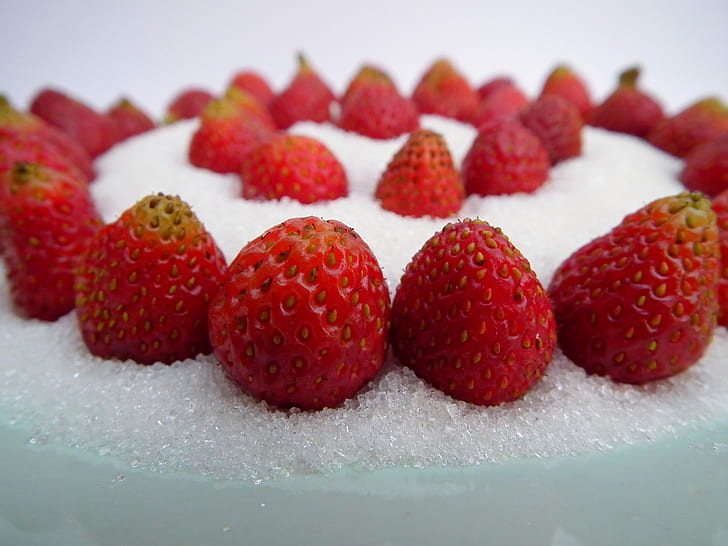 close-up photography of cake with strawberry fruit toppings