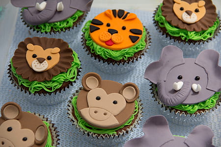 animal-themed cupcakes