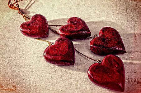 five red stone hearts decor