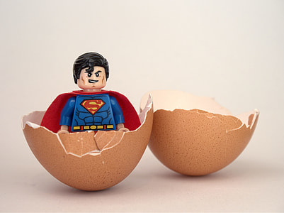 hatched Superman LEGO mini fugure
