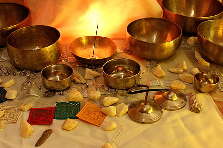 brass-colored bowls