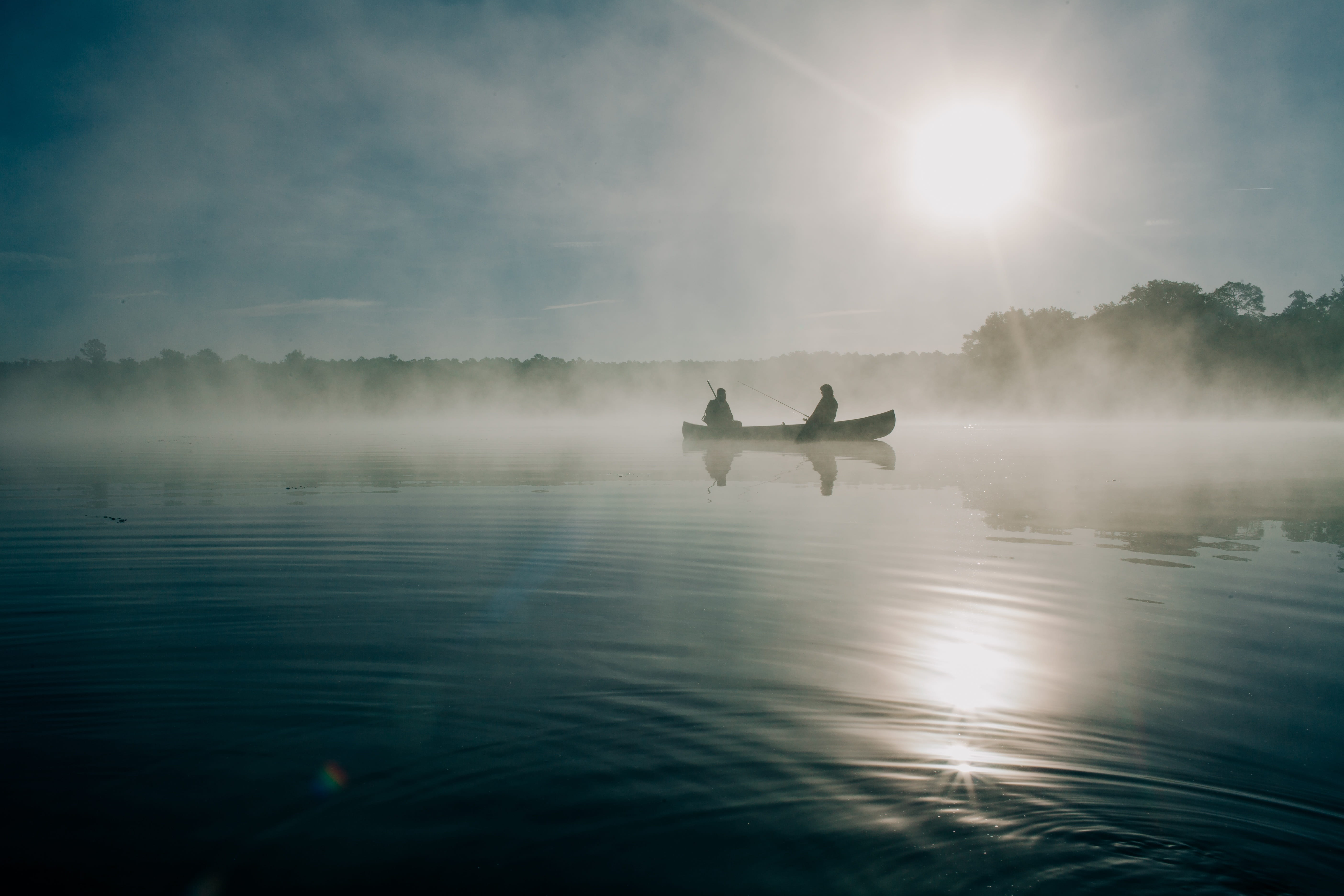 https://i1.pickpik.com/photos/399/762/483/fishing-boat-people-fog-6ccbd8bbafc333d04107f923ba4194db.jpg