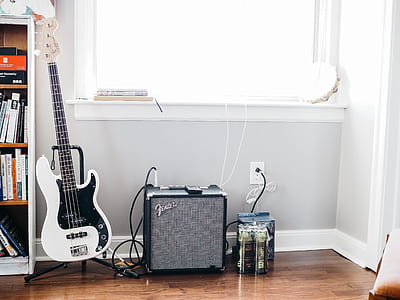 black and gray Fender guitar amplifier
