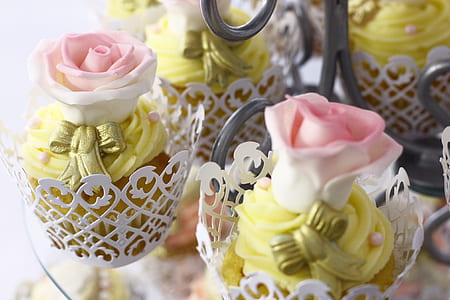 pink and white rose themed cupcakes close-up photography
