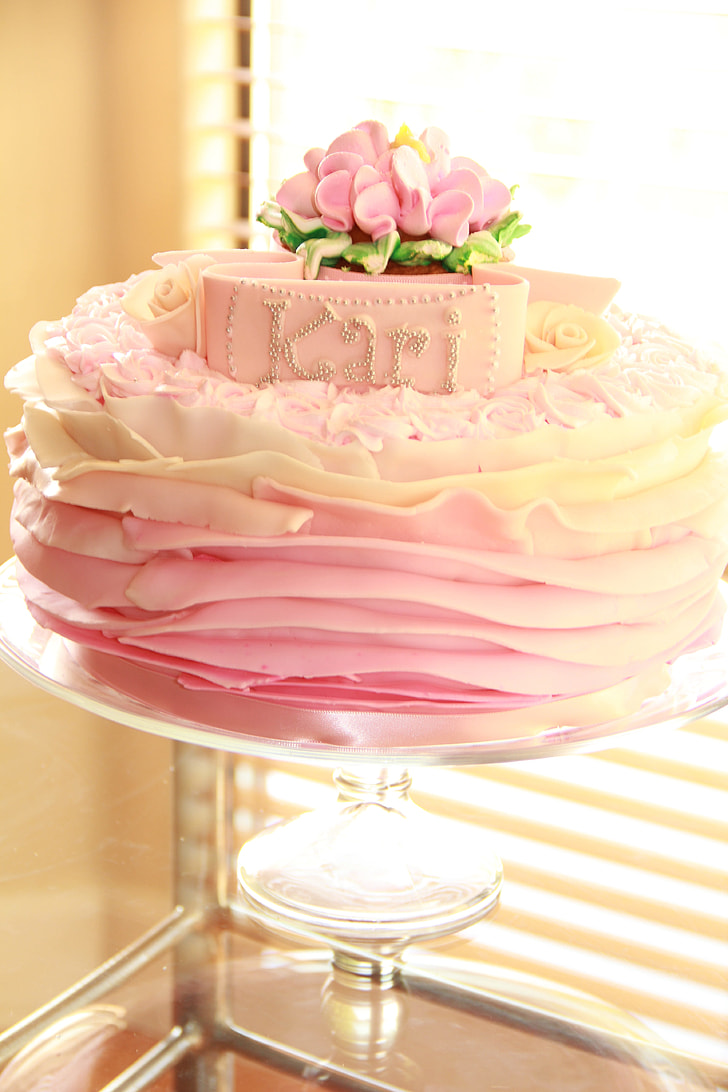 floral fondant cake