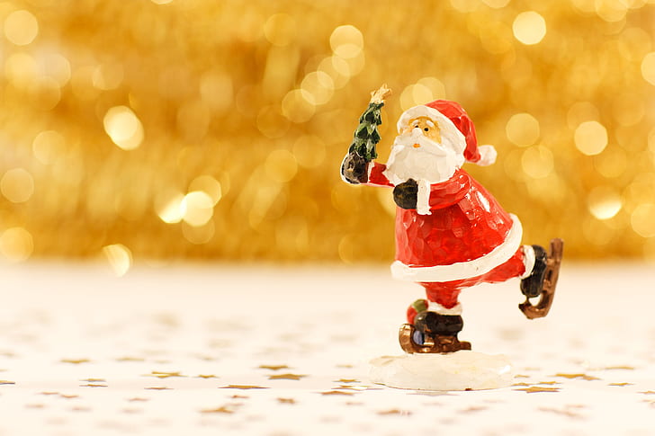 selective focus photography of Santa Claus figurine